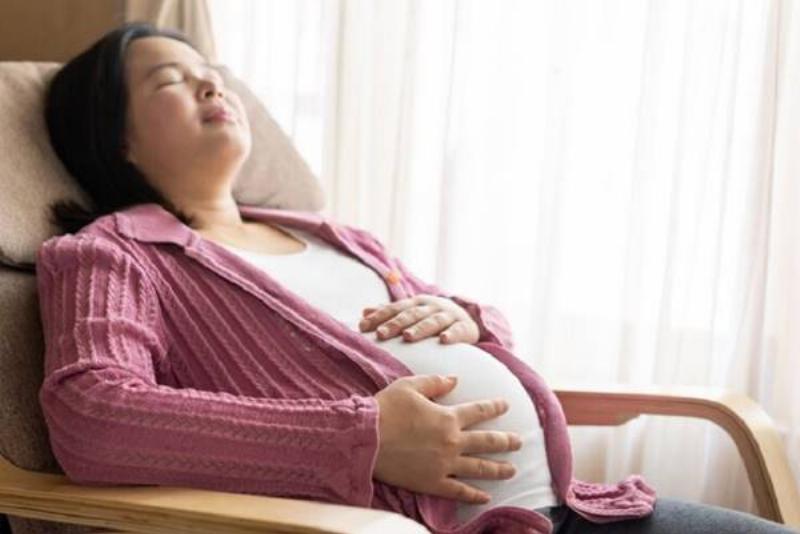 Ảnh minh họa mẹ bầu khó thở 3 tháng cuối ảnh hưởng thai nhi