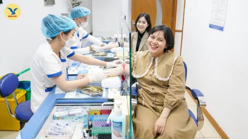Em bé trong bụng mẹ tuần 9-12