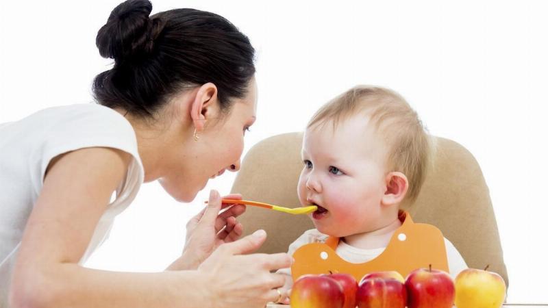 Bổ sung vitamin và khoáng chất cho bé