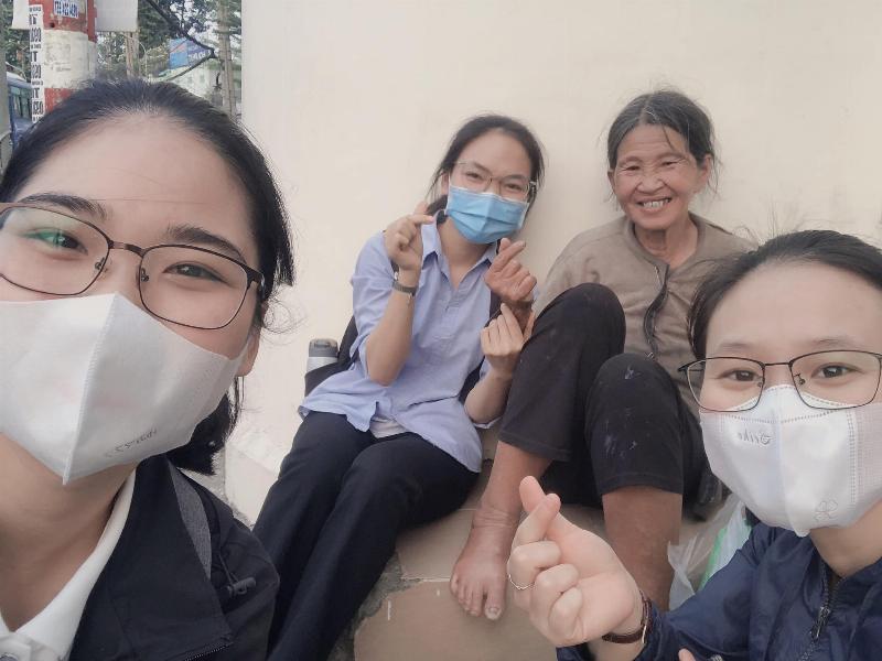 Cha con chia sẻ niềm vui
