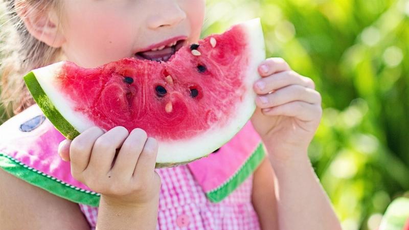 Chế độ ăn của mẹ ảnh hưởng đến hệ tiêu hóa non nớt của trẻ