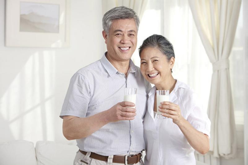 Lưu ý khi chọn sữa Ensure cho người già