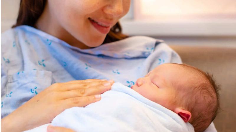 Theo dõi lượng và màu sắc sản dịch sau sinh mổ