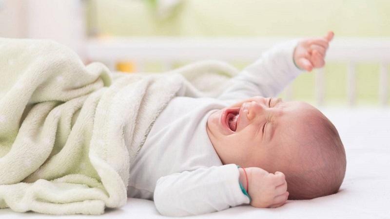 Trẻ sơ sinh bị sôi bụng do đói bụng