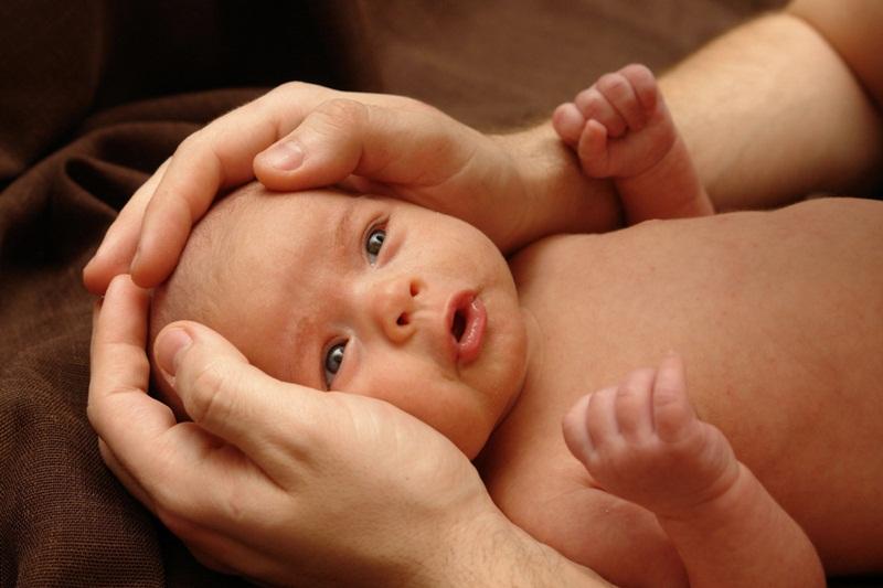Xử lý khi trẻ sơ sinh bị nấc